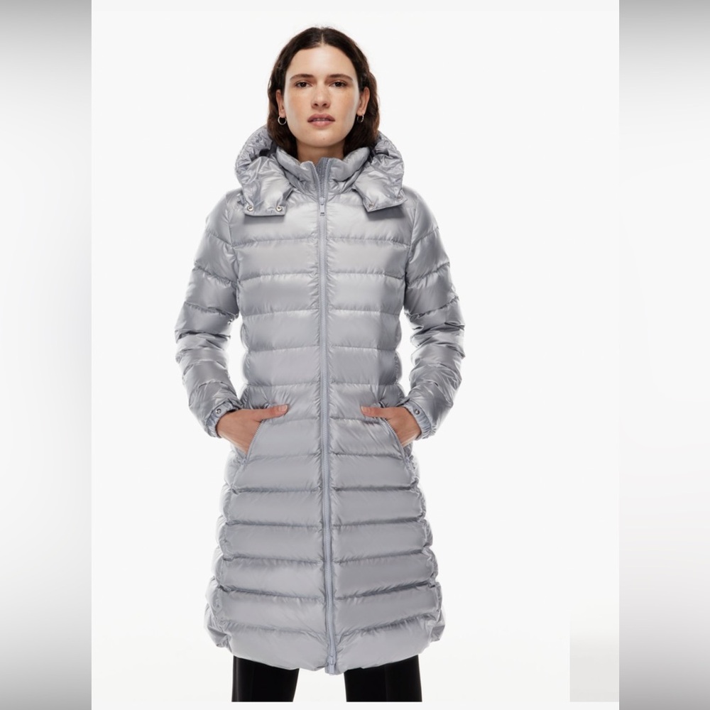 Aritzia Babaton Hudson Long
Puffer Coat M Grey Silver